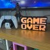 GAME OVER LED Dekoratif Işıklı Masa Lambası – USB & Pilli - Oyun Odası Dekor - Sarı Işık GAME OVER LED Dekoratif Işıklı Masa Lambası – USB & Pilli - Oyun Odası Dekor - Sarı Işık